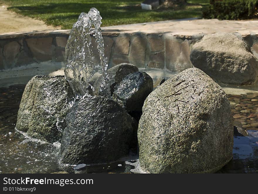 This is a picture of a fountain with a nice, crystal-like (effect) look to the water. This is a picture of a fountain with a nice, crystal-like (effect) look to the water.