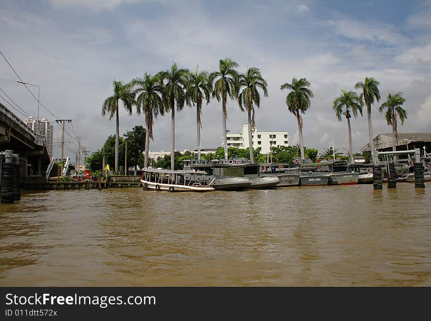 City mooring on the river