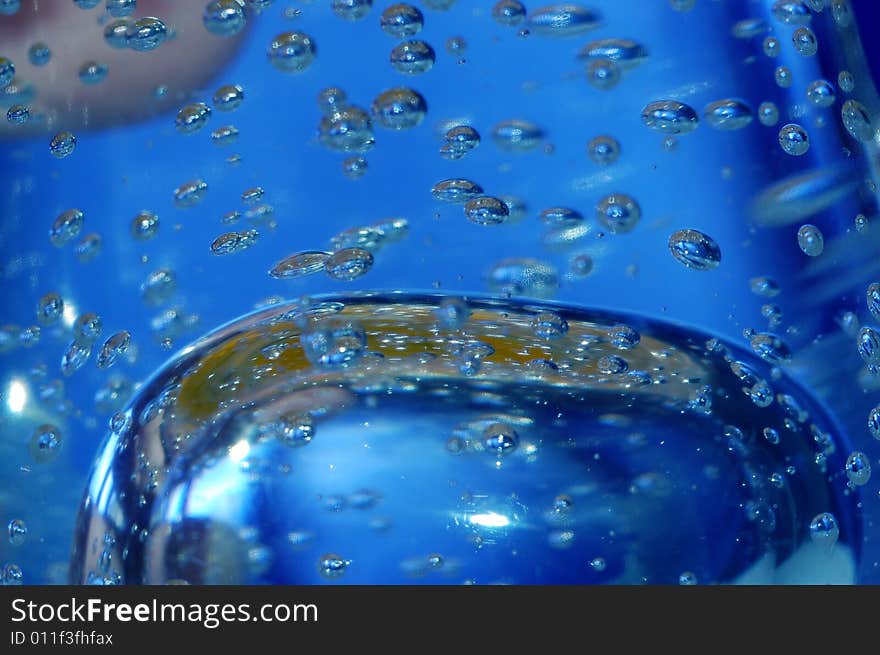 Blue water with bubbles