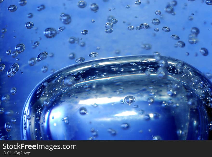 Blue water with bubbles