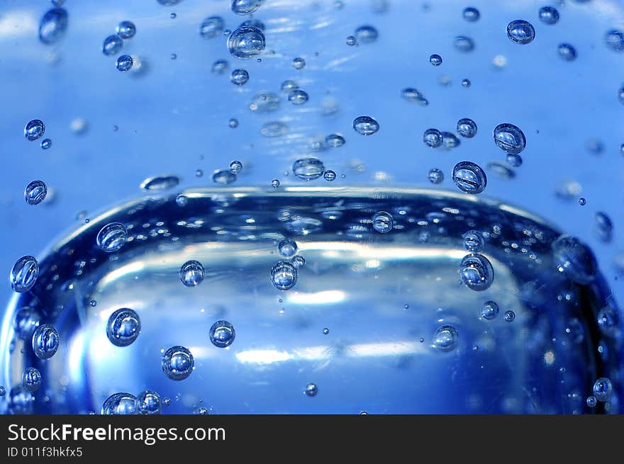 Blue water with bubbles