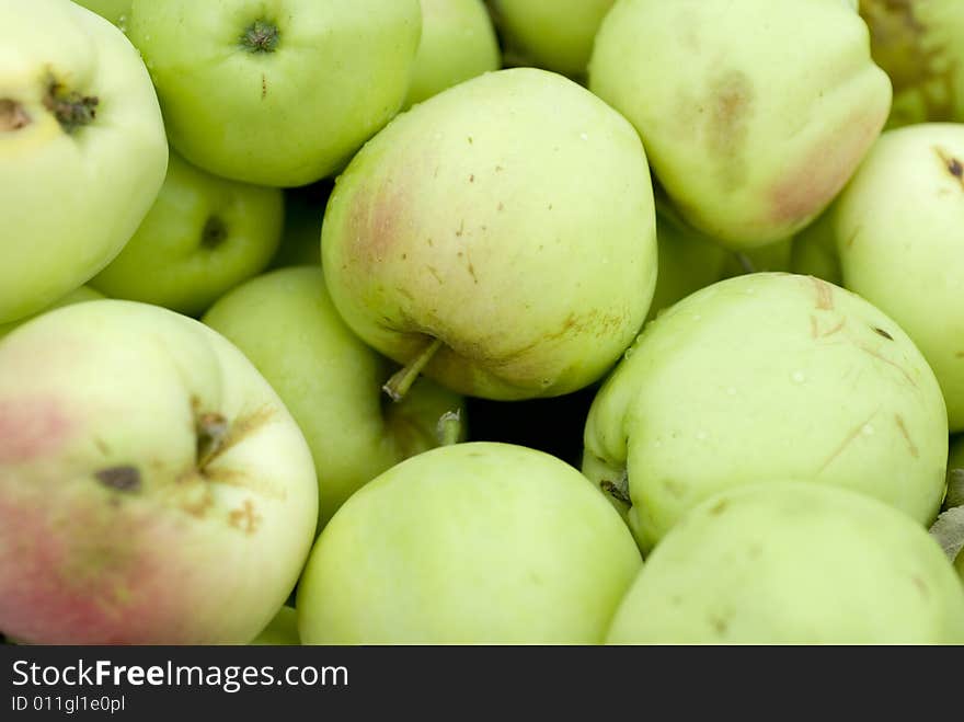 A group of beautiful green apples.