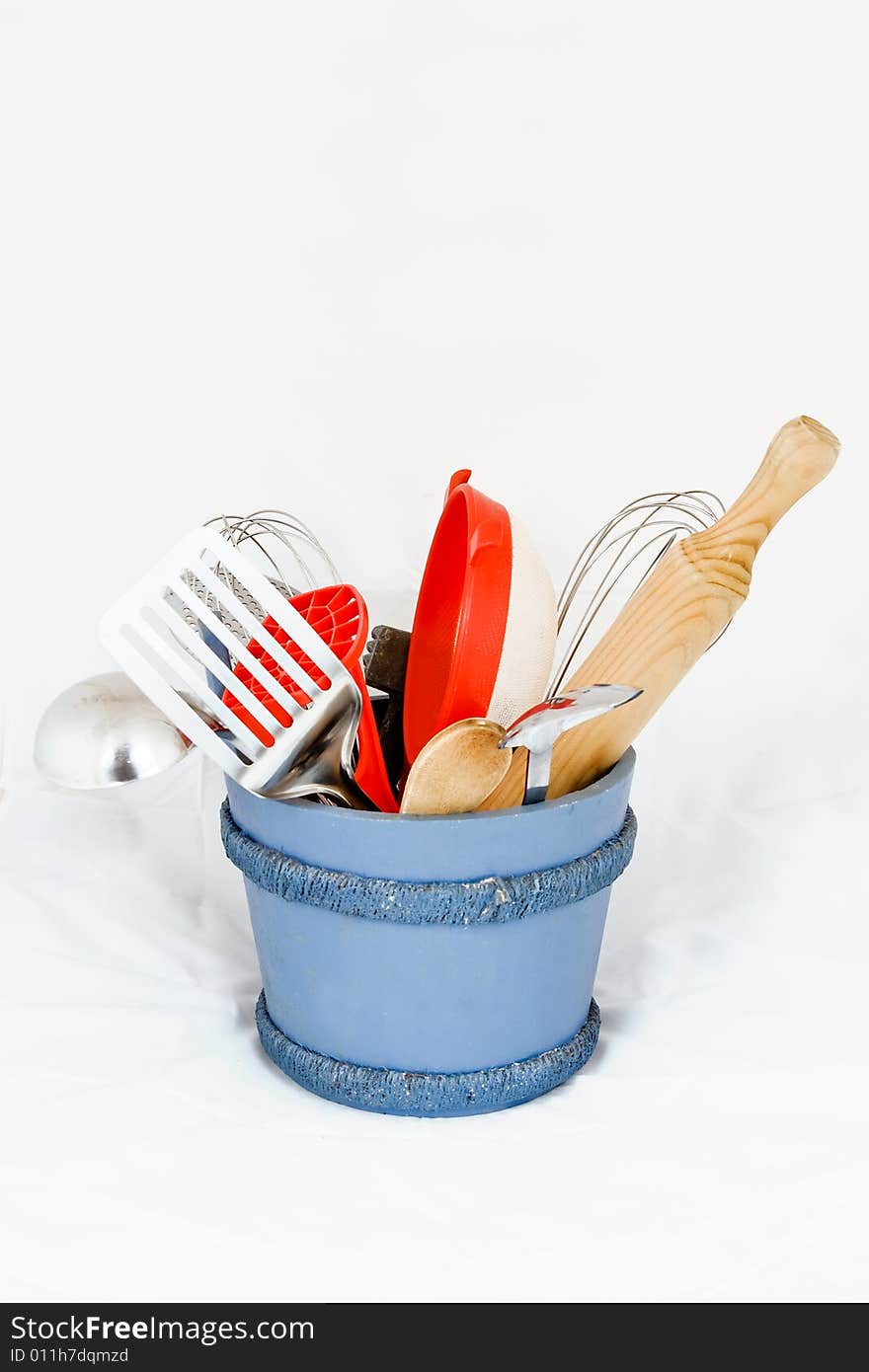 KItchen utensiles in a wooden bucket