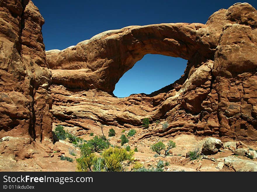 An image of an arch in Arches National Park