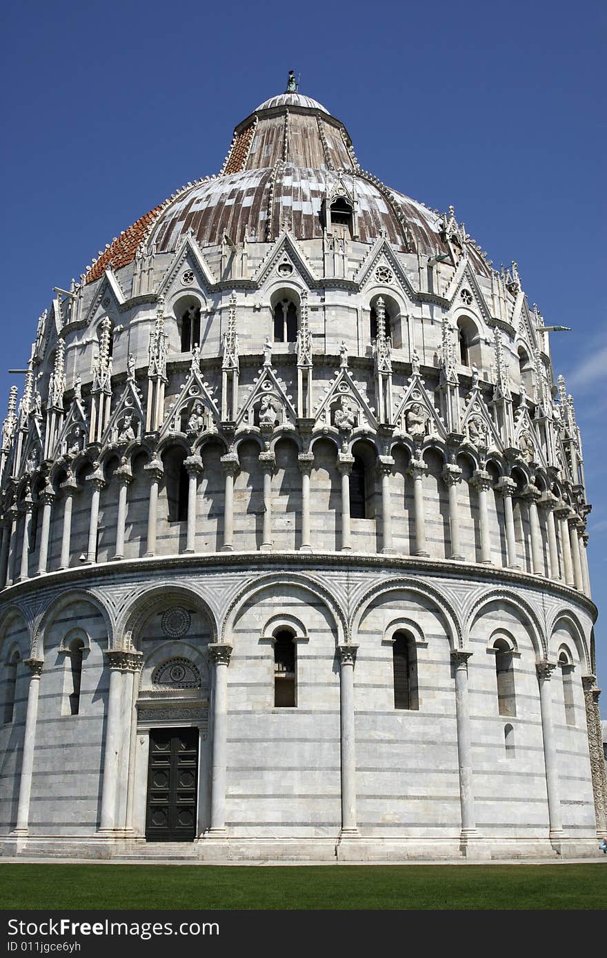 Exterior of the baptistry campo dei miracoli pisa