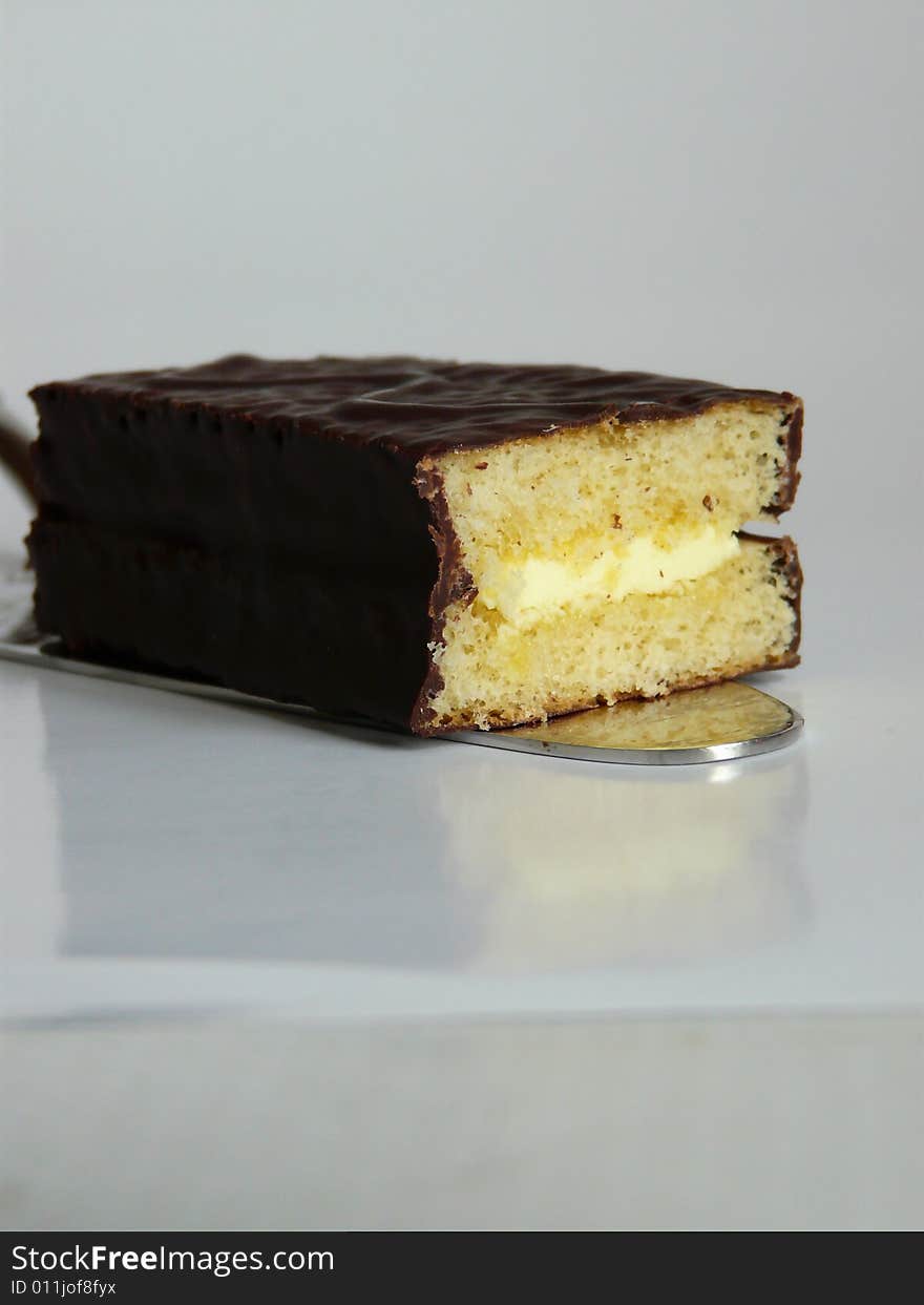 A close up view of a Lemmoncake with chocolate