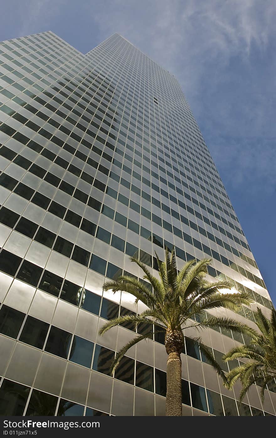 Tall office building in Los Angeles downtown