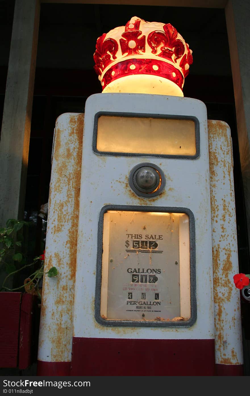 Old gas pump showing prices of yesteryear. Old gas pump showing prices of yesteryear