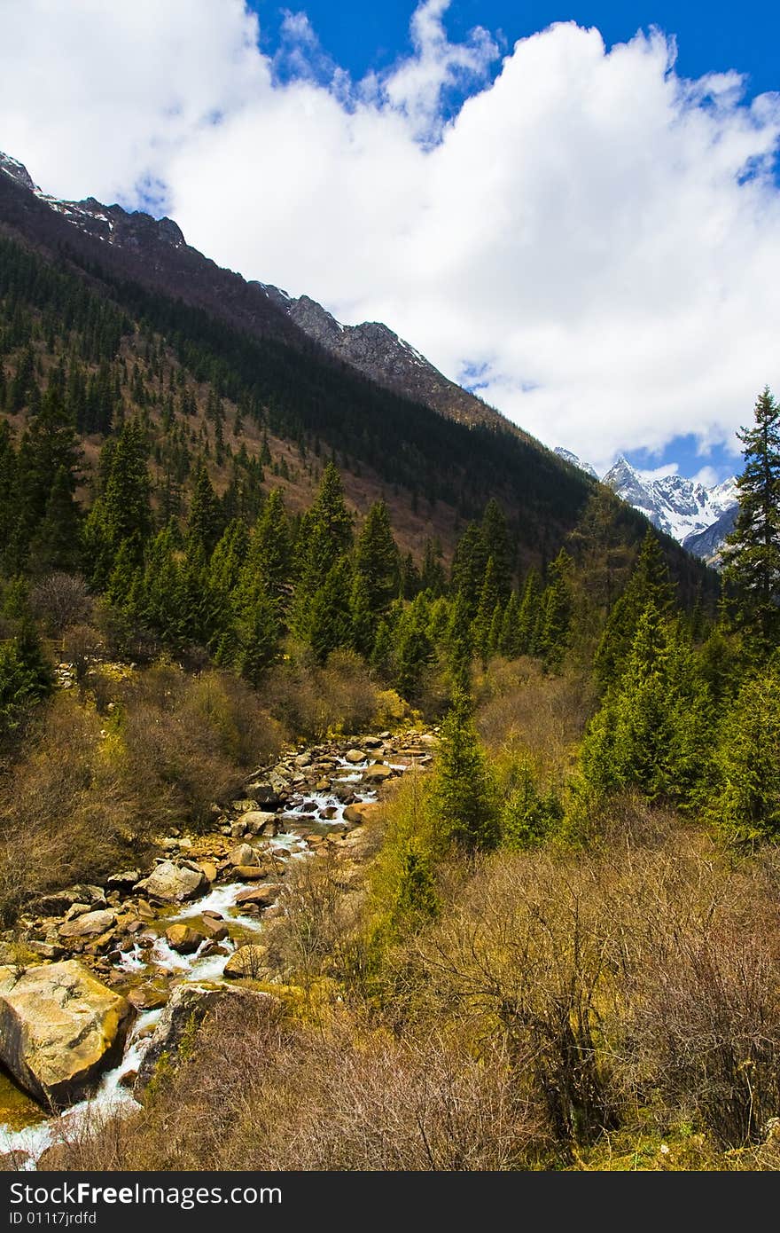 This is the Heishui County in Sichuan, China in the ancient glaciers of Forest Park, the beautiful scenery can be seen everywhere. This is the Heishui County in Sichuan, China in the ancient glaciers of Forest Park, the beautiful scenery can be seen everywhere