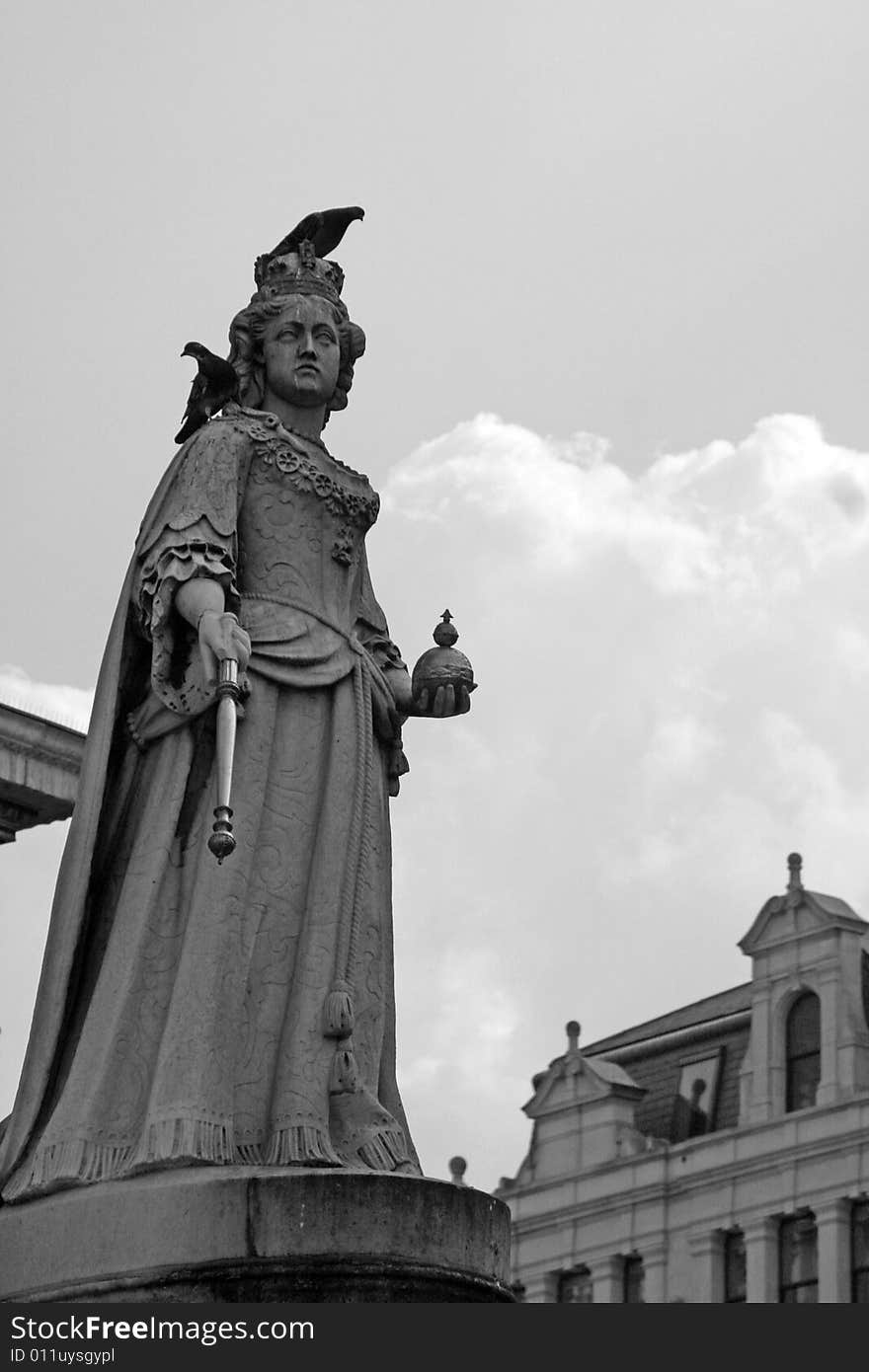 Queen Anne Statue located at the St Pauls Cathedral in London.