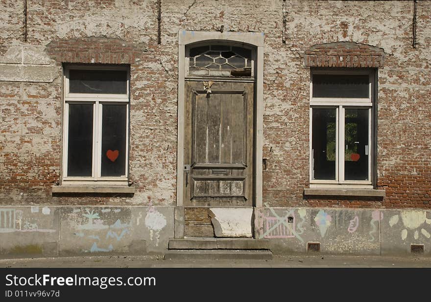 An very old house, 2 windows and a door, picture was taken at Doel in Belgium