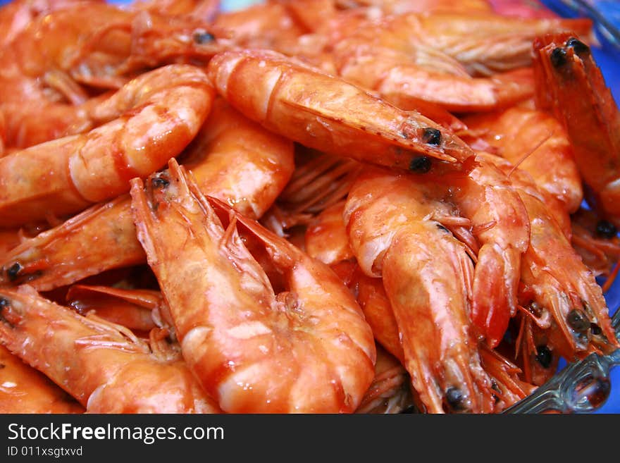 Yummy steamed shrimp served in a bowl