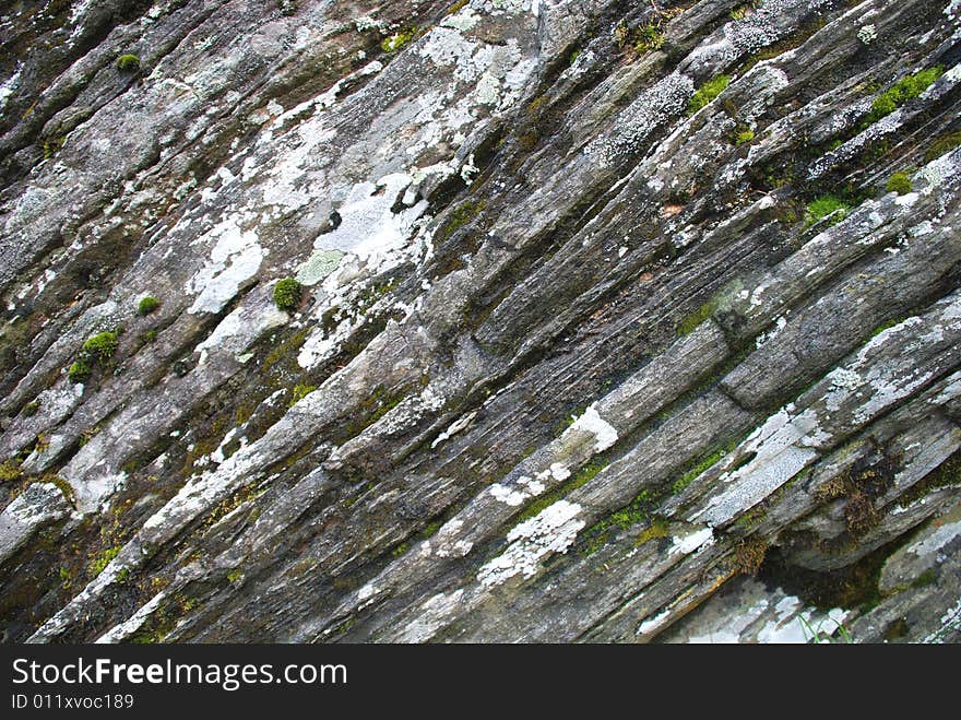 Diagonal lines on the stone