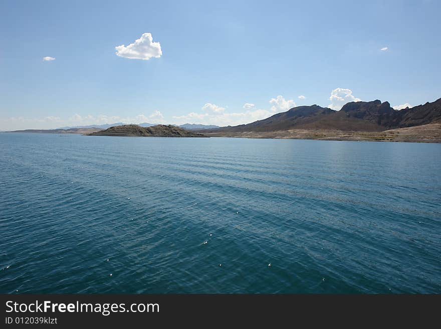 Picture of lakemead during summer months. Picture of lakemead during summer months