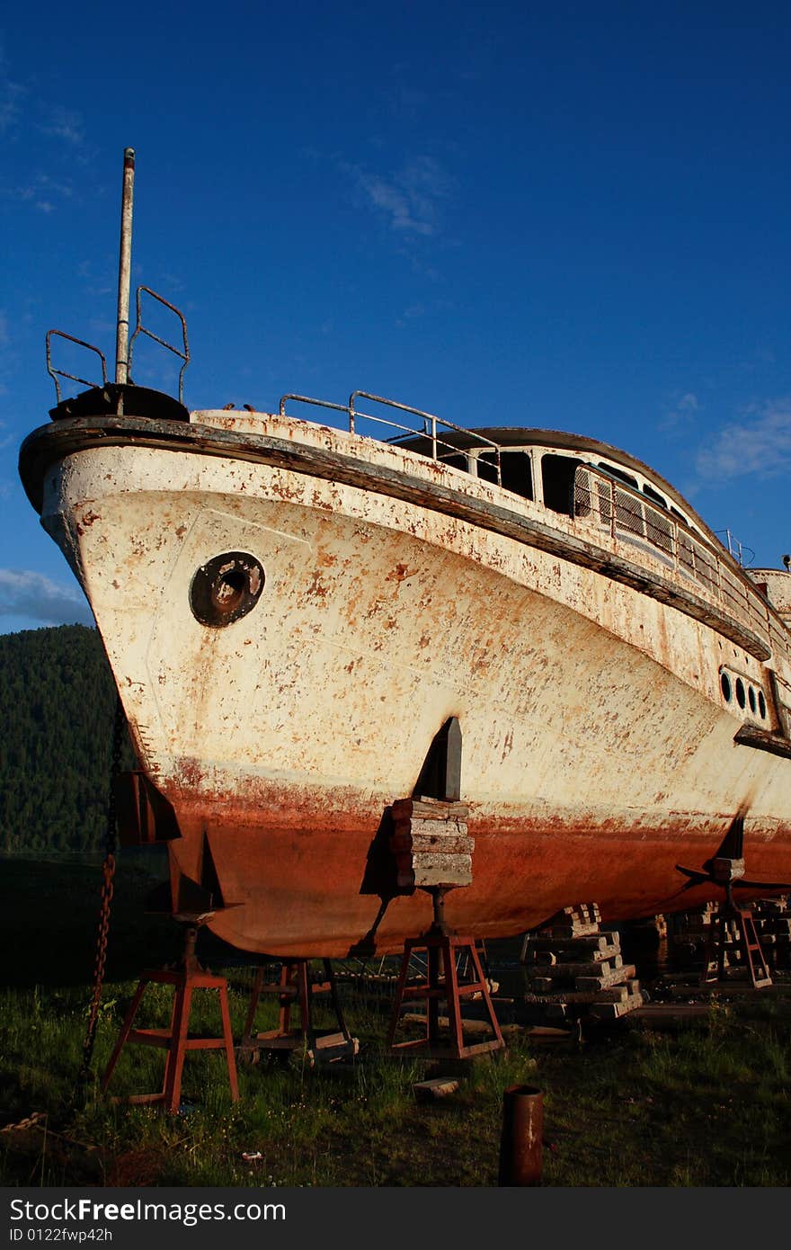 Image of the old ship under the blue sky