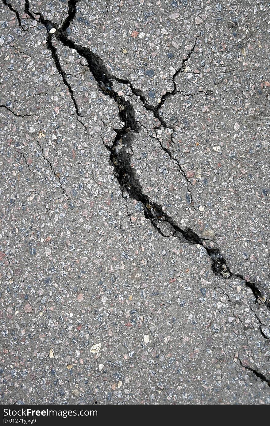 Big diagonal fissure in asphalt