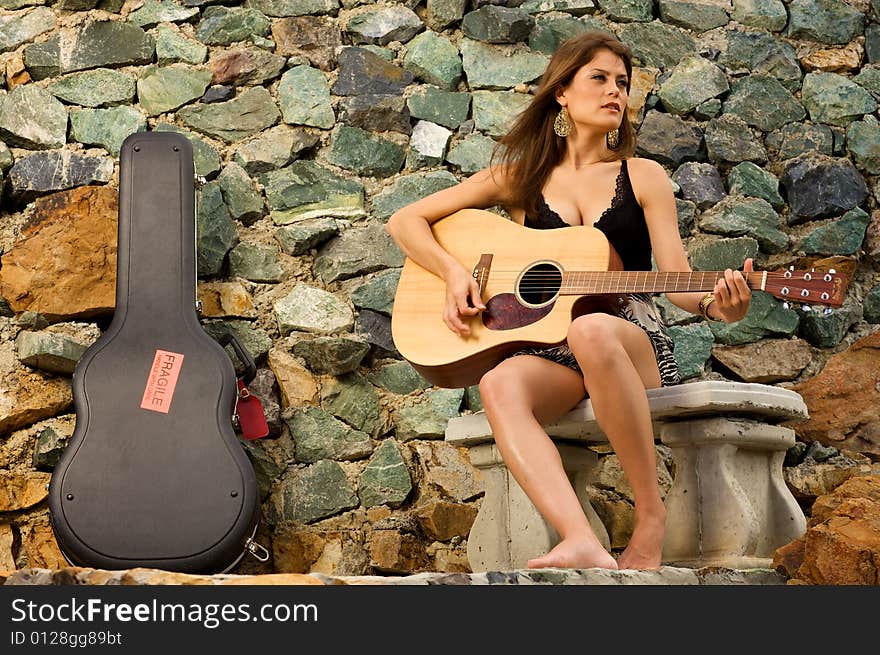 Pretty female singer playing guitar.