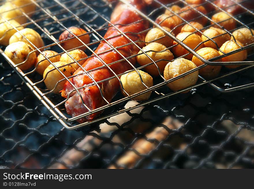 Grill with potatoes and sausage