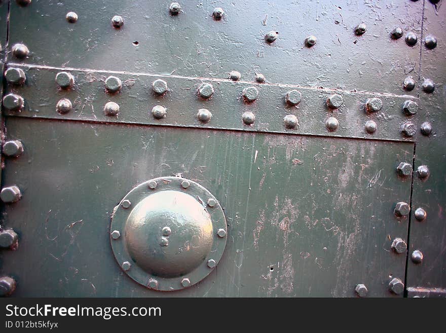 Metallic construction of tank