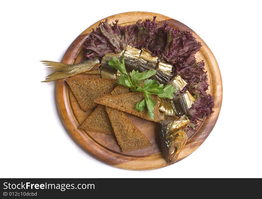 Smoked mackerel with salad, parsley and toast