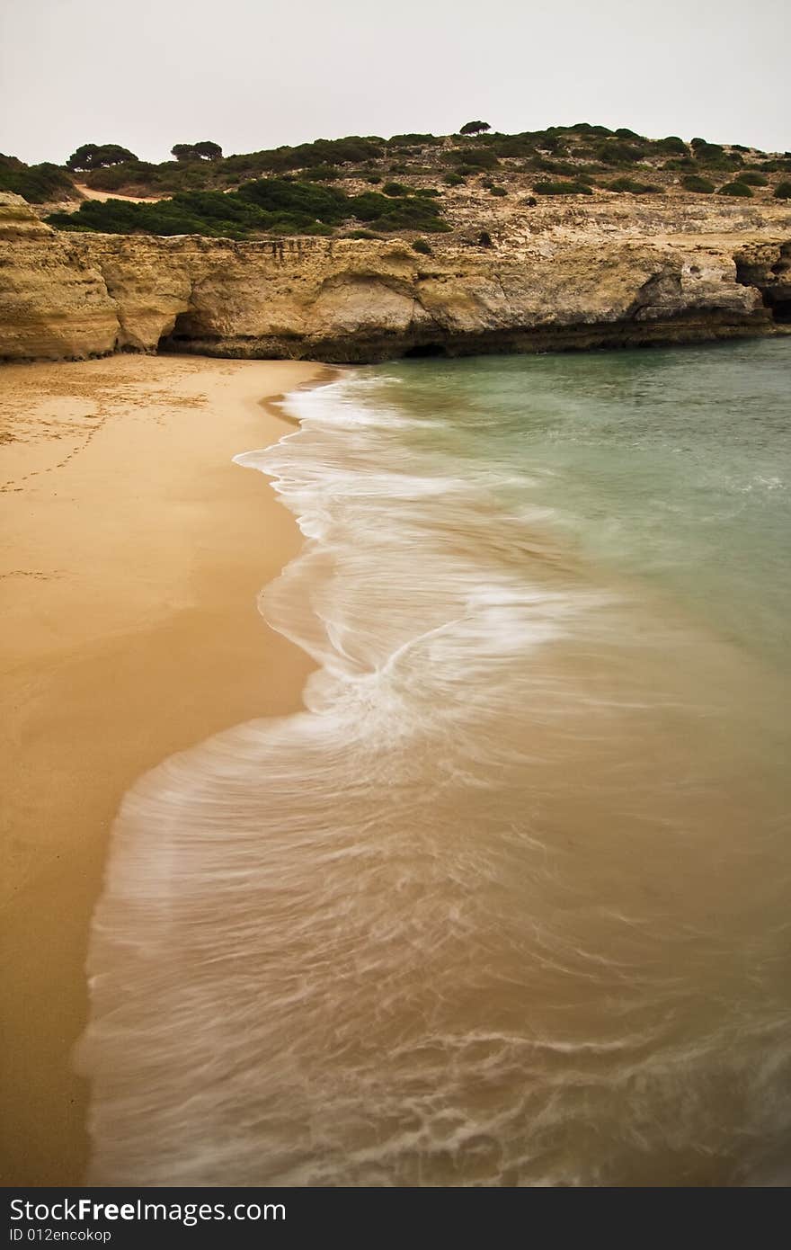 Beautiful waves in high exposure, virgin beach. Beautiful waves in high exposure, virgin beach.