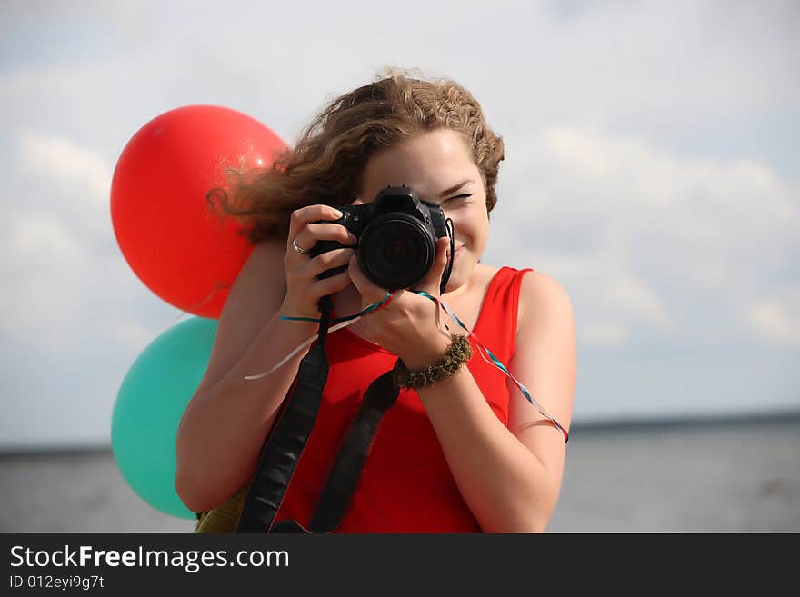 Photograph with balloons near the sea