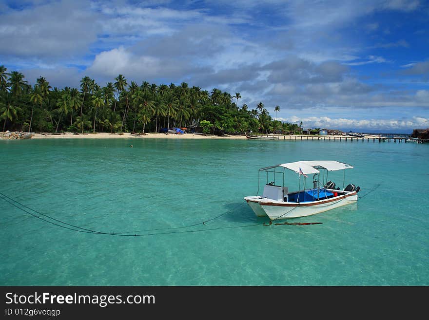 Located some 25 minutes north of Sipadan Island, this island offers a different world of diving opportunities from most other diving locations. Here is a macro diving paradise where you will be able to find rare macroworld inhabitants hard to find at other dive sites. Located some 25 minutes north of Sipadan Island, this island offers a different world of diving opportunities from most other diving locations. Here is a macro diving paradise where you will be able to find rare macroworld inhabitants hard to find at other dive sites.