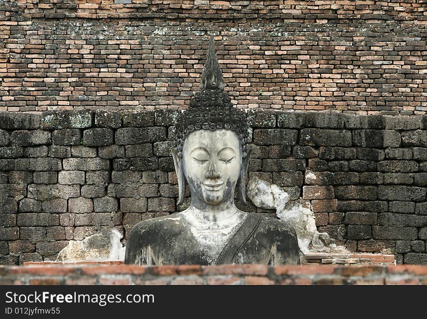 A buddha face in a historical park in inland Thailand