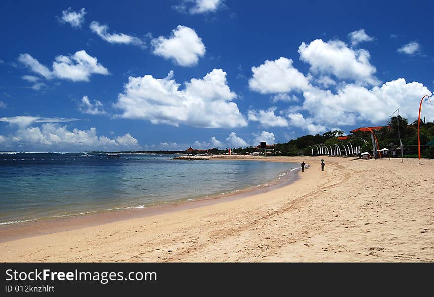 This tropical beach is disposed on the island of Bali.