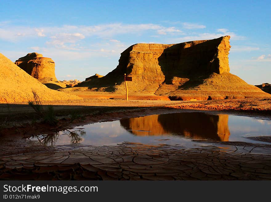 Located at the northwest of Sinkiang  China, Ghost Castle is also known as Wind City, because of its landscape shaped by wind erosion.