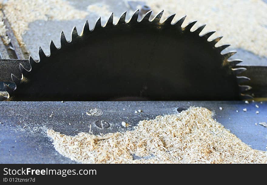 Table with a circular saw and wood shavings