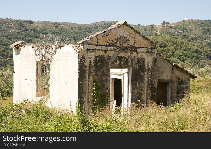 Photo of an abandoned house in Liguria