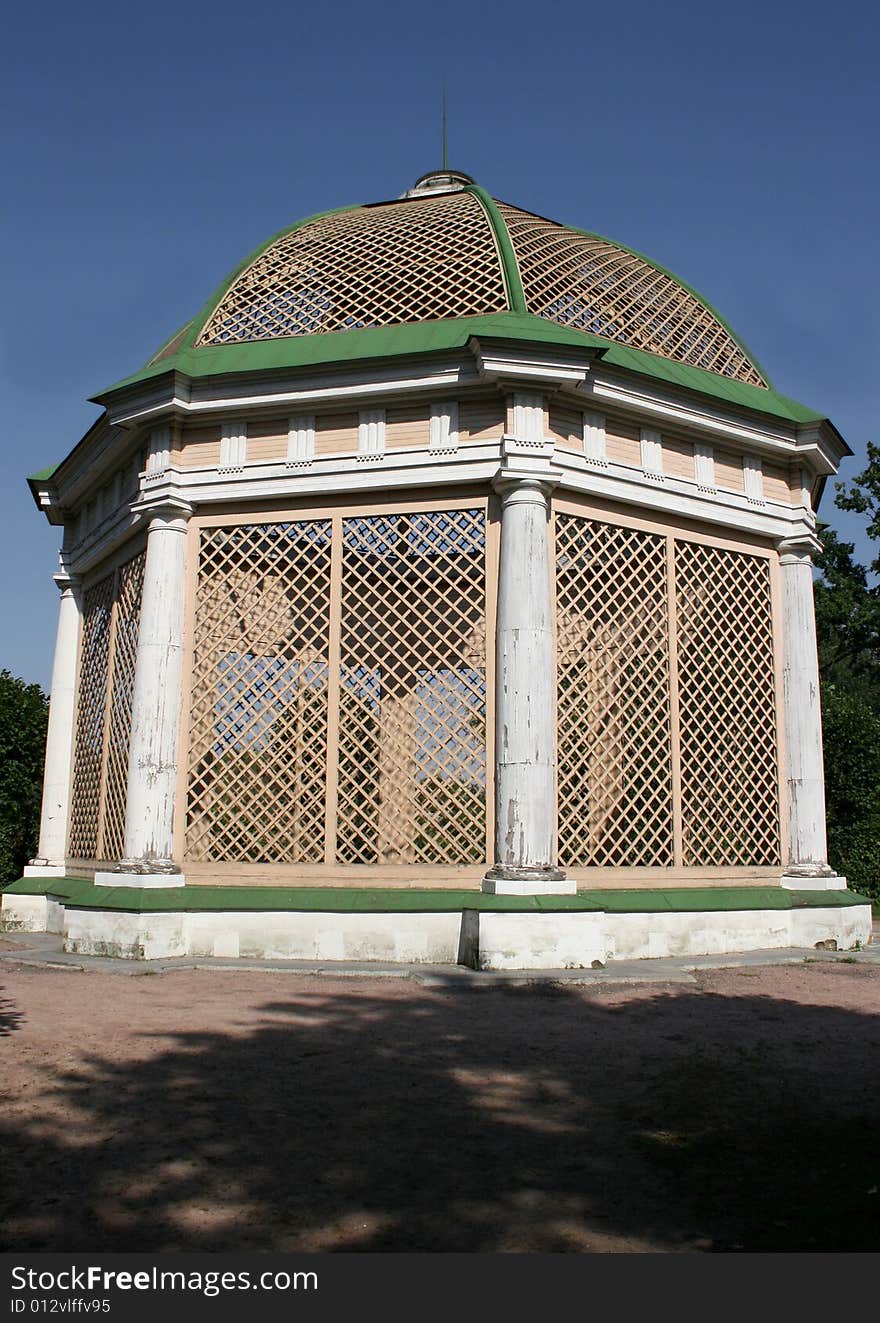 Open-air cage for greater birds in ancient manor Sheremetev Kuskovo's column in Moscow. Open-air cage for greater birds in ancient manor Sheremetev Kuskovo's column in Moscow