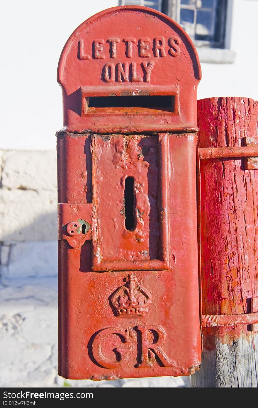 Historical mailbox with royal crest of King George