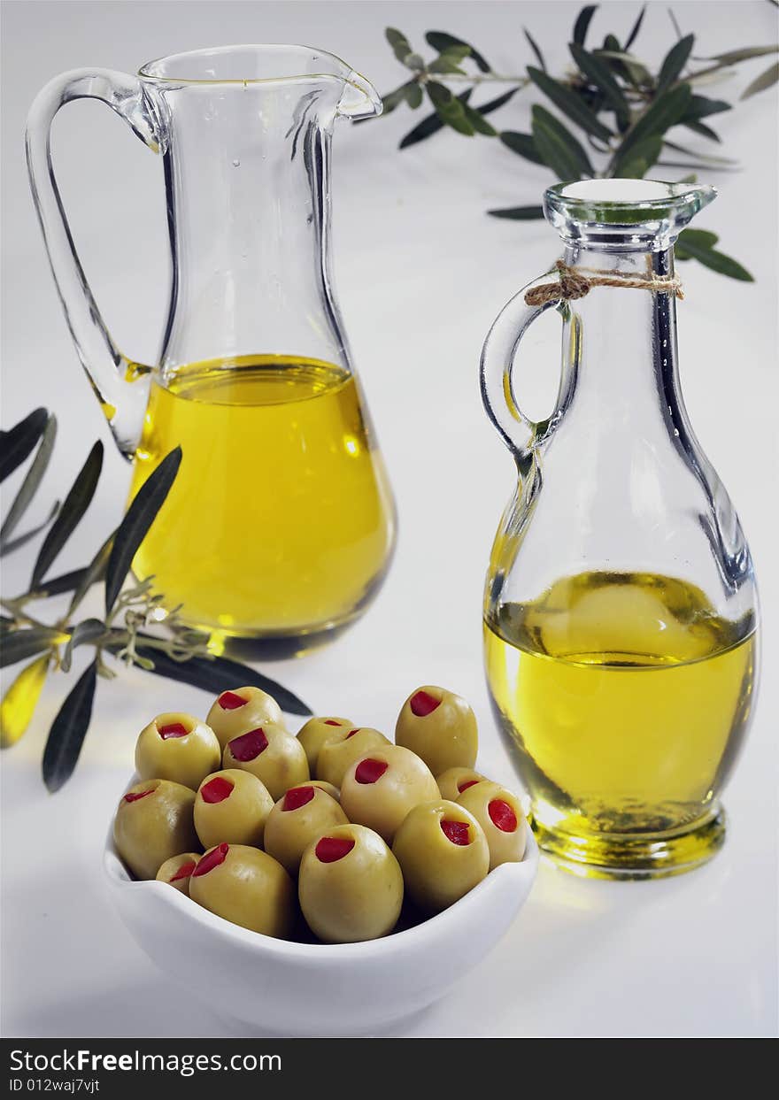 Green olives with olive oil.