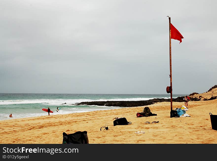 Red flag on the beach indicating baths forbidden