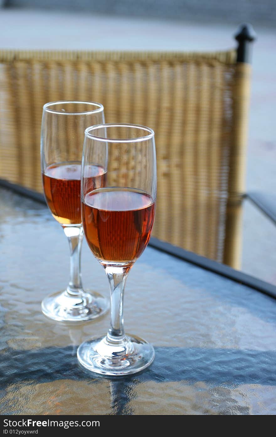 Two glasses of wine sitting on the table. Two glasses of wine sitting on the table.