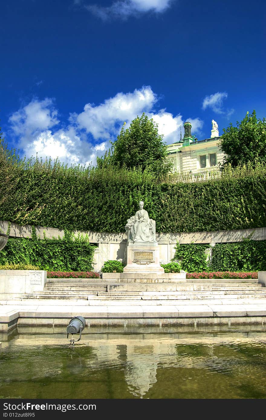 City history Elisabeth nature tourist tourism travel foreign country park stature monument bushes sky clouds water sightseing nature day sunny trip