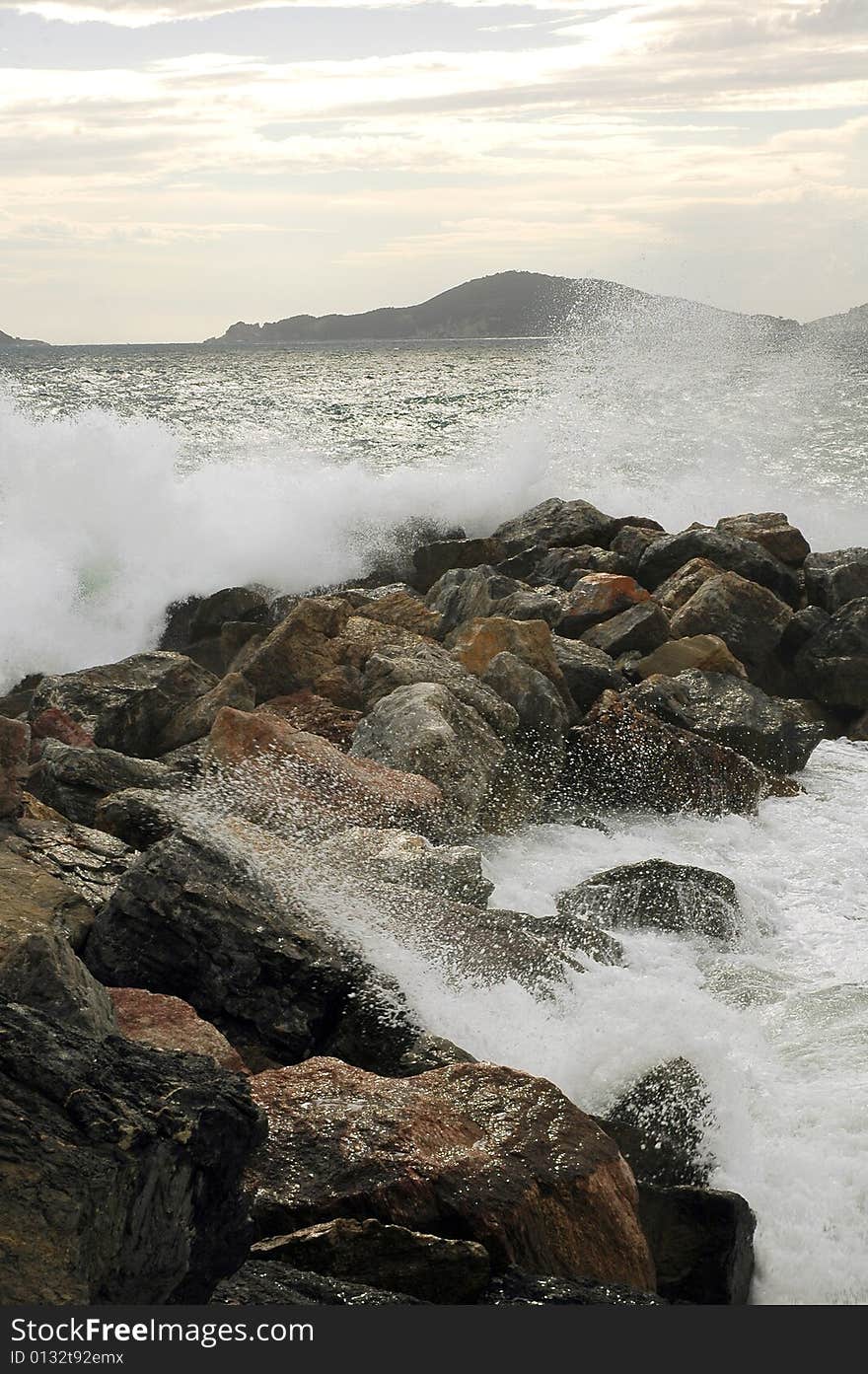 Waves that blink on the reef. Waves that blink on the reef