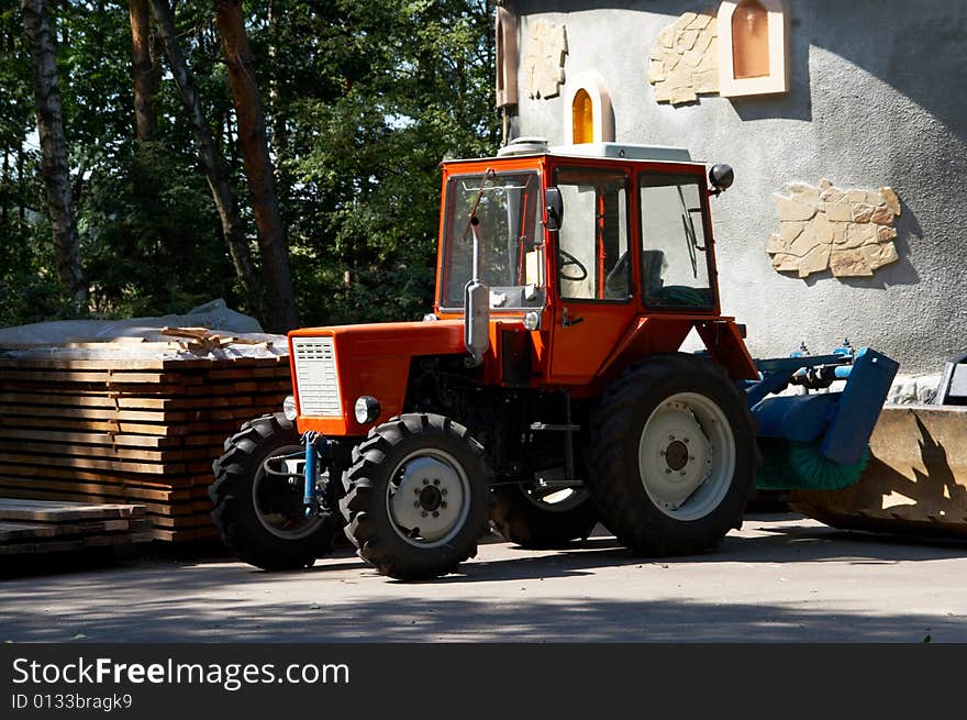 Small tractor on a platform at the house