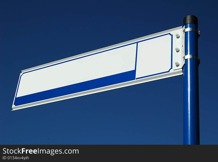 Blank street sign over a blue sky