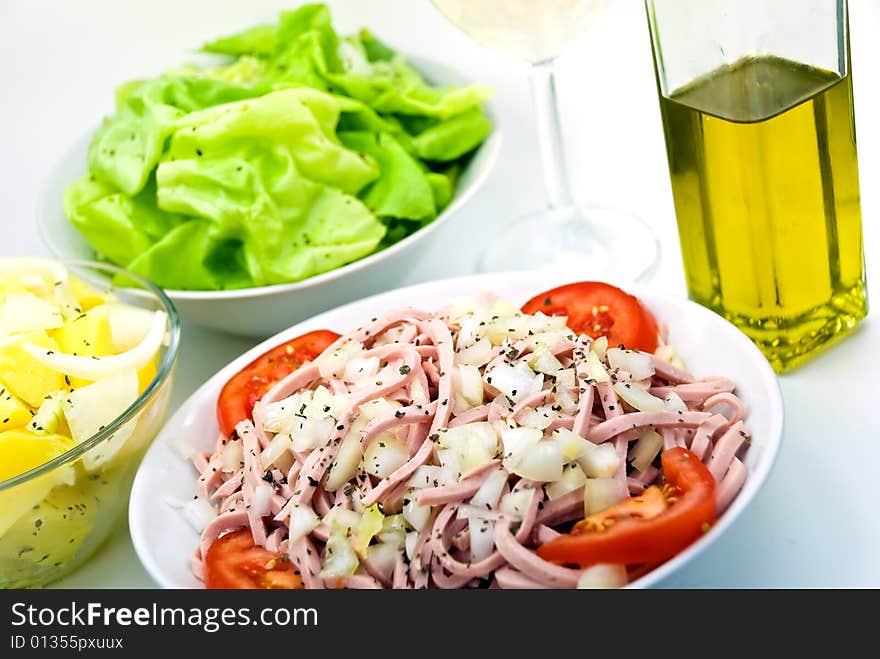 Gourmet meat salad with tomato,onion,lettuce