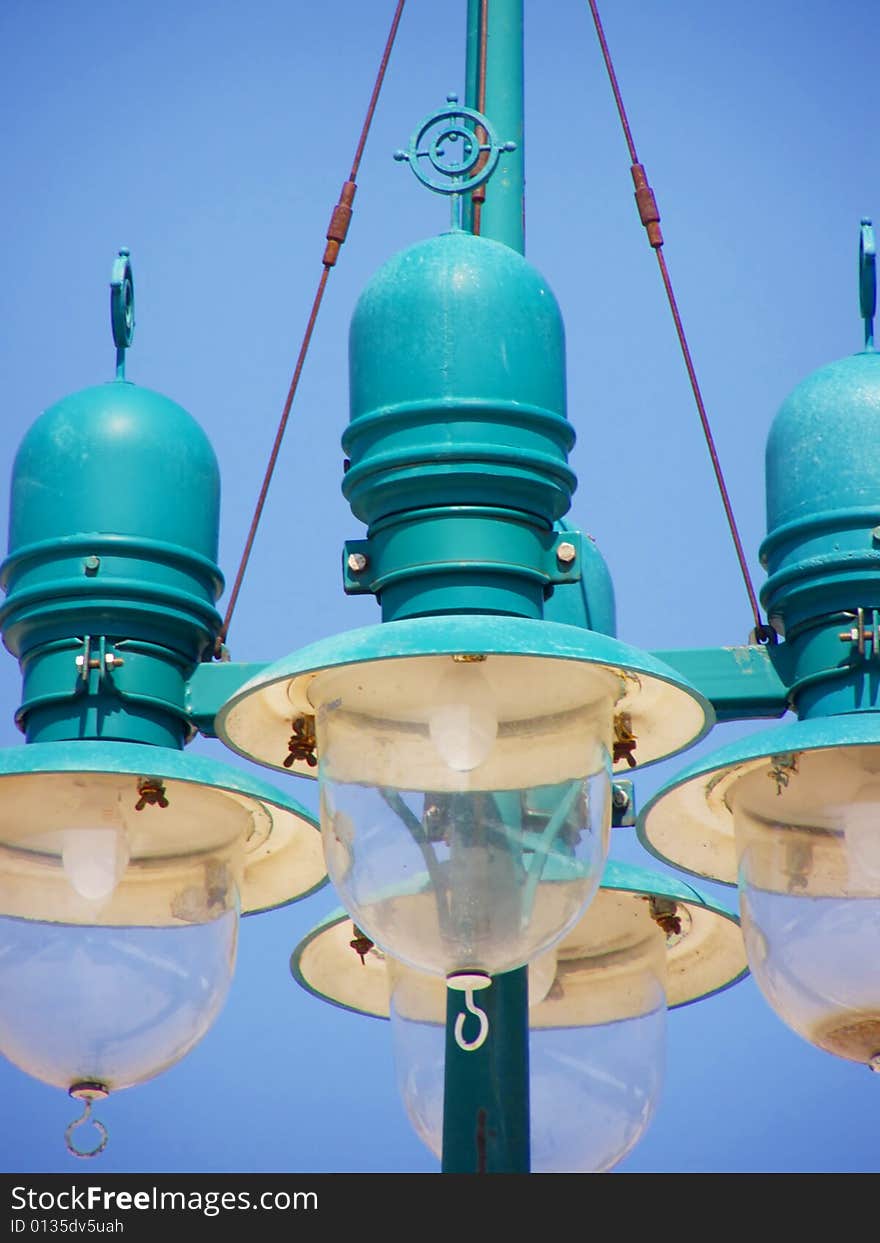 Hanging retro street lantern (lamp-post), close-up image, against clear blue sky background

*RAW format available. Hanging retro street lantern (lamp-post), close-up image, against clear blue sky background

*RAW format available