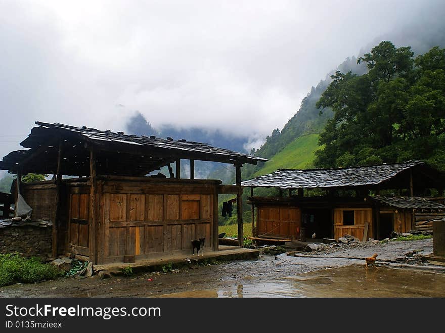 Cottage of the Dulong nationality