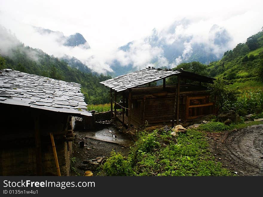 Cottage of the Dulong nationality