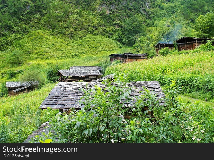 Cottage of the Dulong nationality