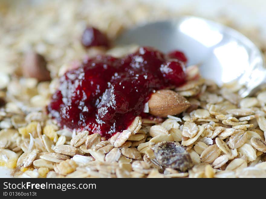 Muesli with raspberry jam