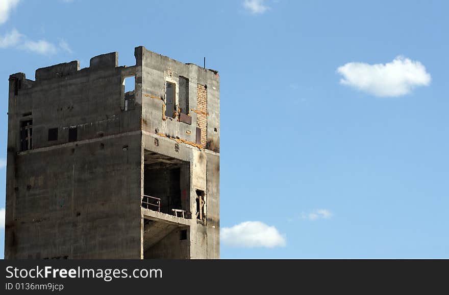 Abandoned building ready to be teared down