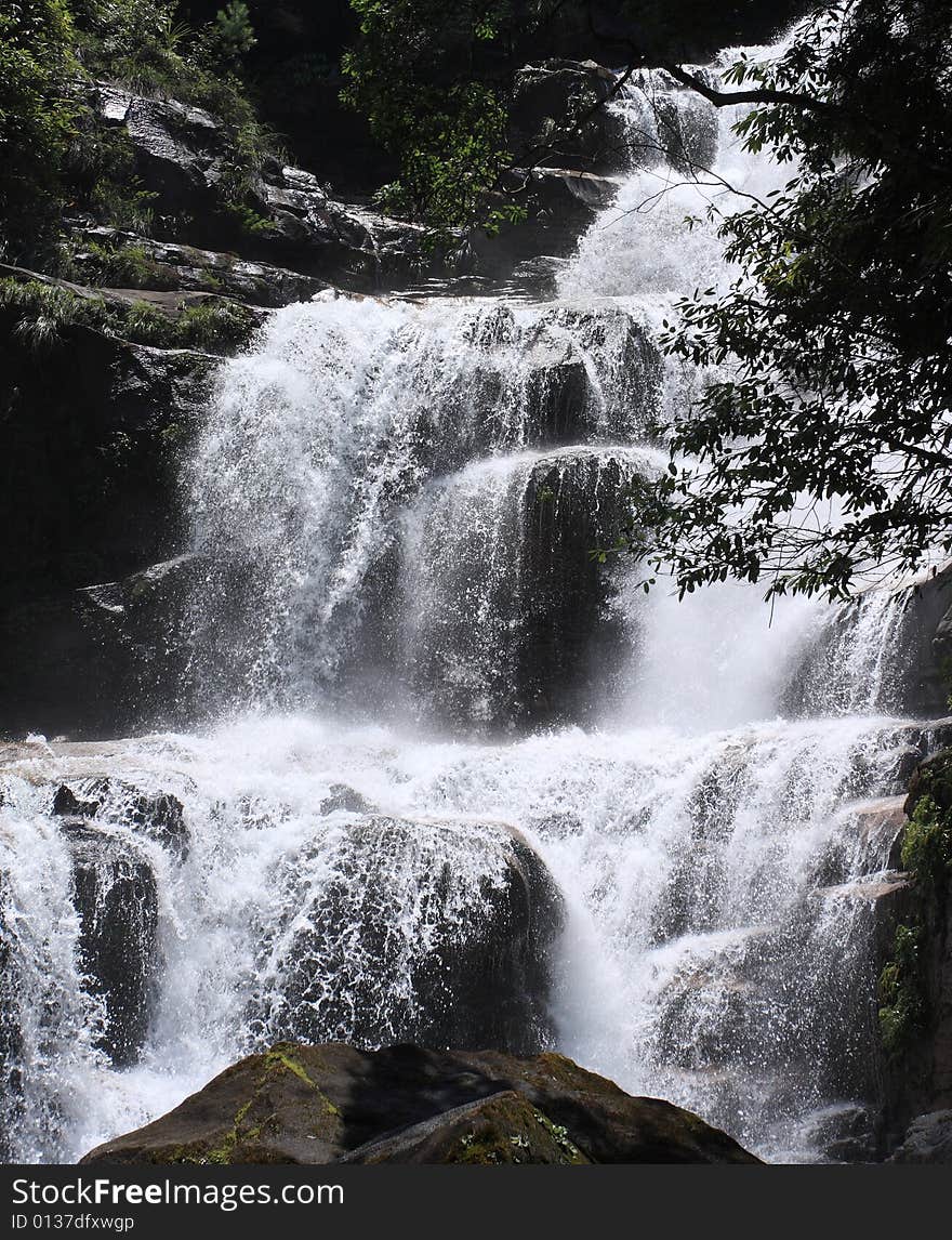 Waterfall im mountain