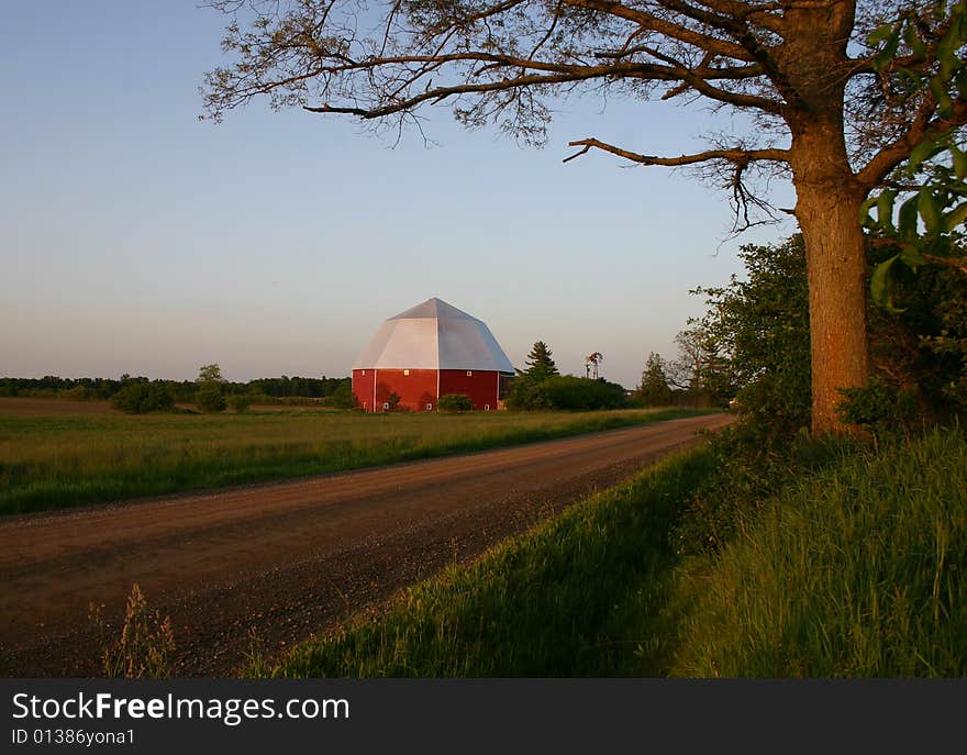 Octigon Barn